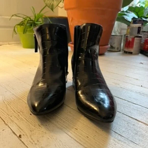 Crocodile Texture Black Chelsea Ankle Boot - Picture 2 of 7